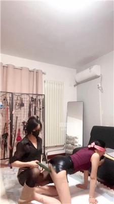 【毒S】强迫闺蜜下跪做狗[续集] bf59634