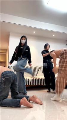 【小琼】姐妹花女王暴揍兄弟奴【三视角版】 JS251205-32 【小琼】姐妹花女王暴揍兄弟奴【三视角版】 JS251205-32