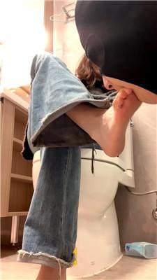【女生也能很暴力】厕所训化狗奴才 JS251205-33