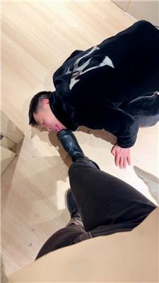 【小骚】桌底视角伺候主子吃饭 JS251207-13