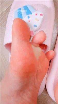 【乔乔在这里】裸足拖鞋嘲笑窝囊废场    251205-16