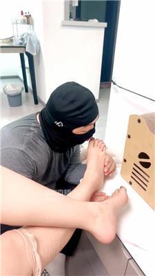 【橙子】狠抽威胁贱狗清理脏鞋 JS251207-4