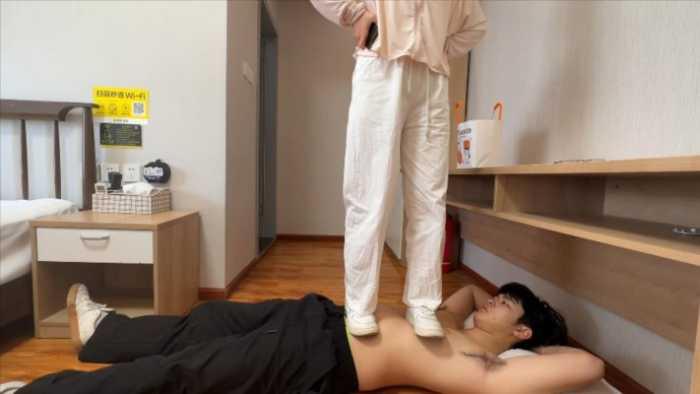 【小鲨鱼殿下】毯子日常舔鞋踩踏 YC-250502-3