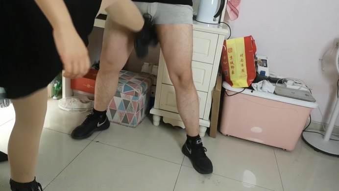 【全程语言】新人琪琪与露露的踢裆比赛 SJ-64