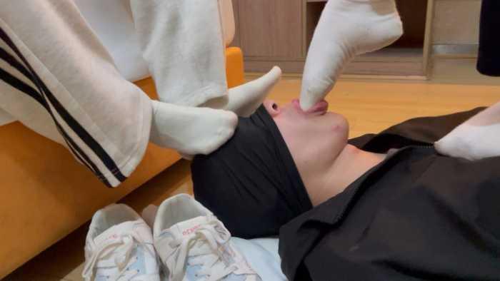 【静琪】给两位学生素人清理鞋底，棉袜深喉 YC-250430-4