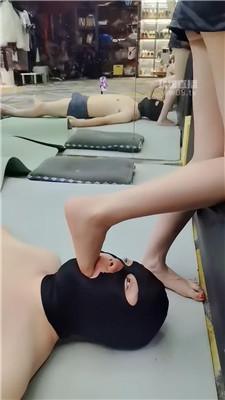【咩祖】掐乳-脚插嘴-白袜闻舔-长靴踩【双视角版】 bf59552 【咩祖】掐乳-脚插嘴-白袜闻舔-长靴踩【双视角版】 bf59552