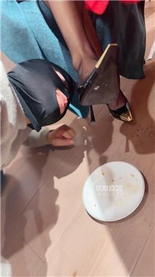 【蜜糖情侣】包厢桌底伺候主人吃饭 JS251202-22