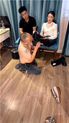 【可可夫妻】喜欢做鞋奴的老畜生 JS251202-24