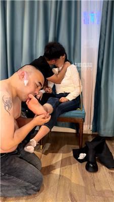 【可可夫妻】喜欢做鞋奴的老畜生 JS251202-24