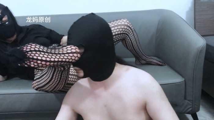 龙妈性感网袜腿绞绞杀耻骨窒息 LM-002 龙妈性感网袜腿绞绞杀耻骨窒息 LM-002