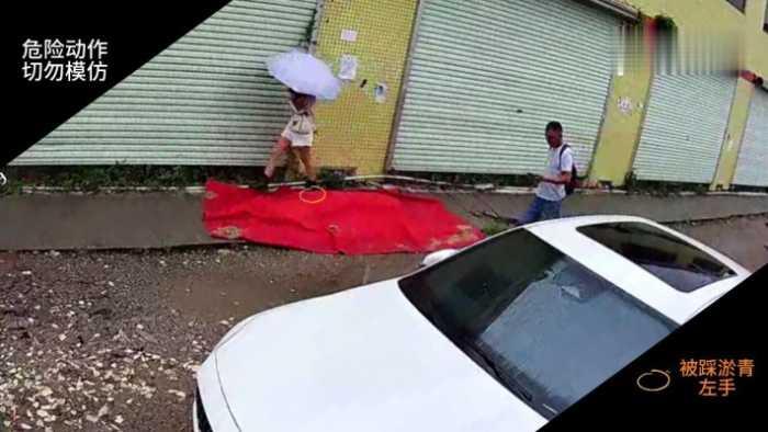 B646 – 无意识户外学校被N多嫩妹踩 bf42079