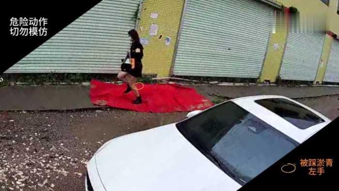 B646 – 无意识户外学校被N多嫩妹踩 bf42079