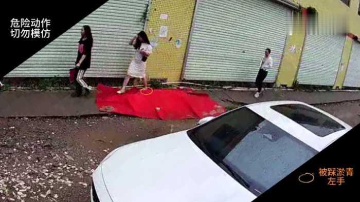 B646 – 无意识户外学校被N多嫩妹踩 bf42079