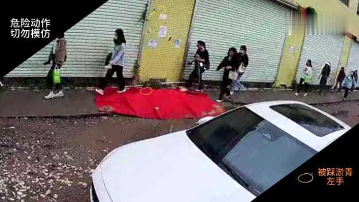 B646 – 无意识户外学校被N多嫩妹踩 bf42079