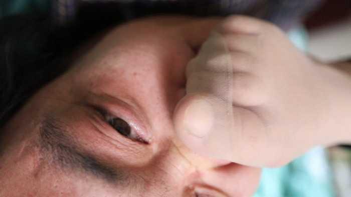 村花超臭短肉丝强迫踩脸素人闻臭丝 JS250417~1 村花超臭短肉丝强迫踩脸素人闻臭丝 JS250417~1