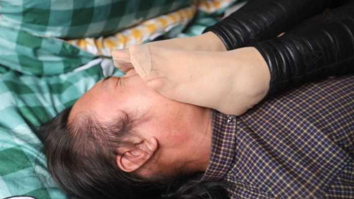 村花超臭短肉丝强迫踩脸素人闻臭丝 JS250417~1 村花超臭短肉丝强迫踩脸素人闻臭丝 JS250417~1