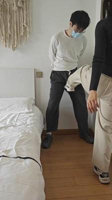 女大学生暴力踢裆虐裆 ACYC-4448 女大学生暴力踢裆虐裆 ACYC-4448