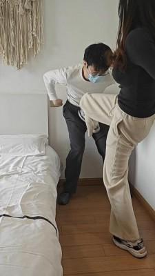 女大学生暴力踢裆虐裆 ACYC-4448 女大学生暴力踢裆虐裆 ACYC-4448