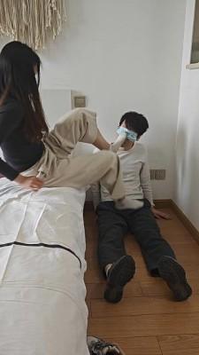 女大学生暴力踢裆虐裆 ACYC-4448 女大学生暴力踢裆虐裆 ACYC-4448