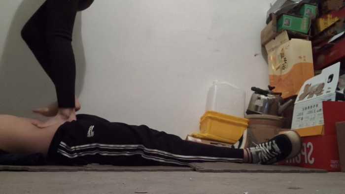 新开发素人椒椒地下室踩踏 ACYC-4381 新开发素人椒椒地下室踩踏 ACYC-4381