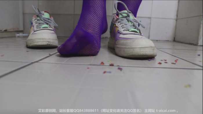 【哚儿】女巨人偶遇小人-踩踏侮辱口水攻击残忍折磨 YC-210112-6