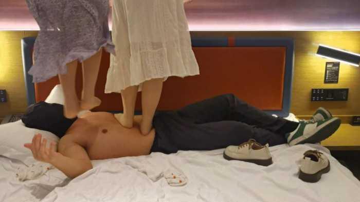 女大小姿和小婵的双踩第二弹,鞋子+白袜+肉丝 YC-250408-2 女大小姿和小婵的双踩第二弹,鞋子+白袜+肉丝 YC-250408-2