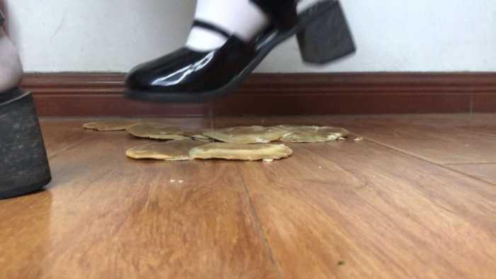 健身美女Lo鞋白丝踩小面包超多口水拉丝 YC-250331-4