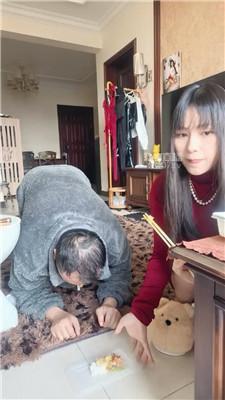 【重庆菲菲】脚下喂食骚奴才 JS251127-1
