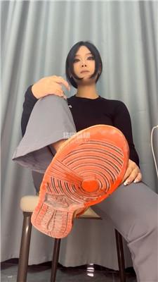 【林悠】白袜裸足美臀    251127-12