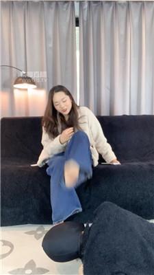 【女生也能很暴力】运动鞋踩踏-抽耳光 bf59448